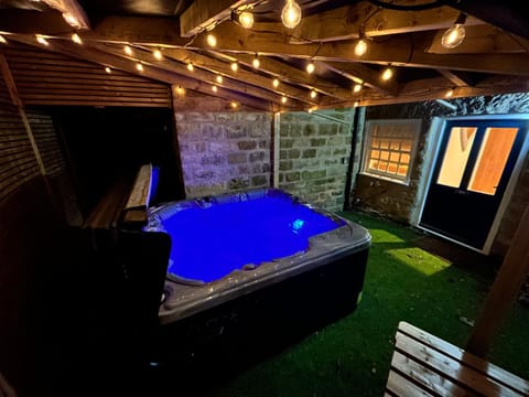 Tilly's Cosy Cottage Retreats - Viaduct Cottage House in Borough of Harrogate