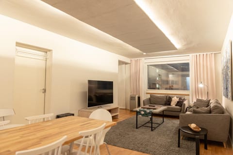 TV and multimedia, Living room, Seating area, Evening entertainment