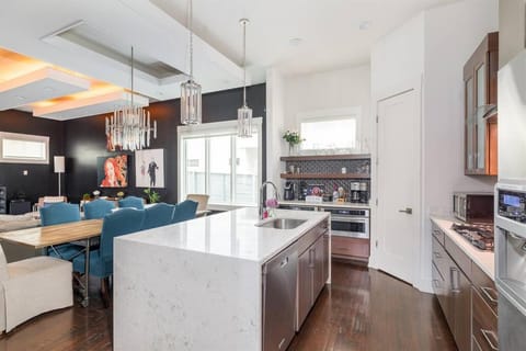 Luxury House - Heated Pool - in The Gulch - Walk Anywhere House in The Gulch