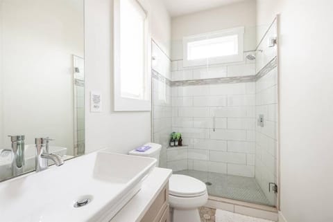 Luxury House - Heated Pool - in The Gulch - Walk Anywhere House in The Gulch