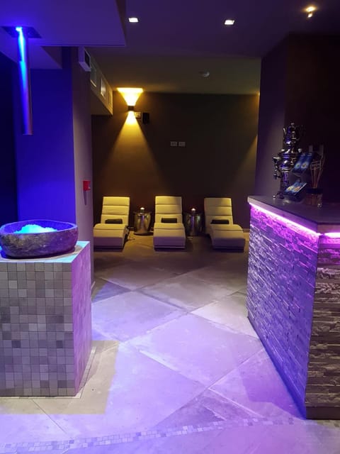 Massage, Solarium, Spa and wellness centre/facilities
