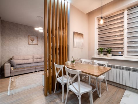 Seating area, Dining area