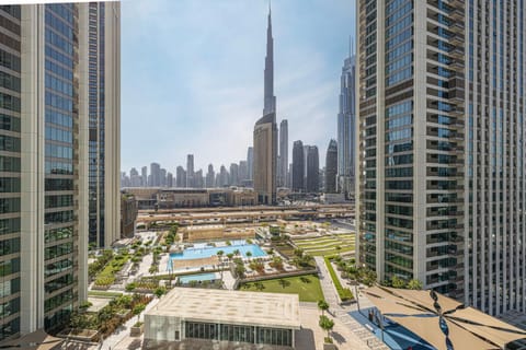 Nearby landmark, Day, City view, Pool view, Swimming pool, Location