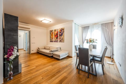 Emilia Suite Street Apartment in Modena