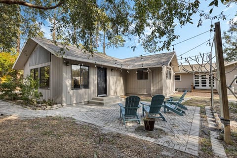 Doras Dream, 4 Bedrooms, Sleeps 12, Downtown House in Mount Dora