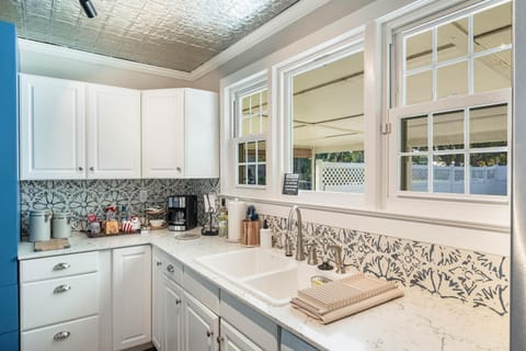 Sanford's Haven, 3 Bedroom, Sleeps 7 House in Sanford