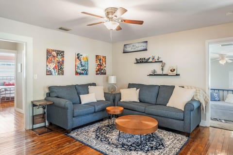 Sanford's Haven, 3 Bedroom, Sleeps 7 House in Sanford