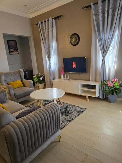Communal lounge/ TV room, TV and multimedia, Living room, Seating area, Evening entertainment