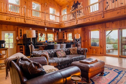 Kitchen or kitchenette, Living room, Seating area, Dining area, minibar