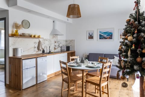 Kitchen or kitchenette, Living room, Dining area