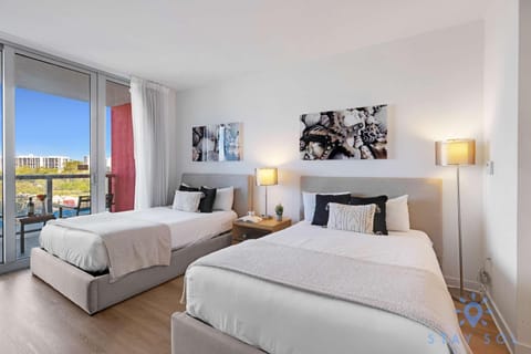 Lovely Studio with Amazing Views & Pool Inn in Hallandale Beach