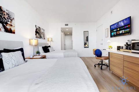 Lovely Studio with Amazing Views & Pool Inn in Hallandale Beach