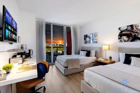 Lovely Studio with Amazing Views & Pool Inn in Hallandale Beach