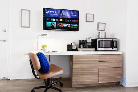 Lovely Studio with Amazing Views & Pool Inn in Hallandale Beach