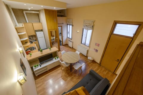TV and multimedia, Kitchen or kitchenette, Living room, Photo of the whole room, Seating area, Dining area