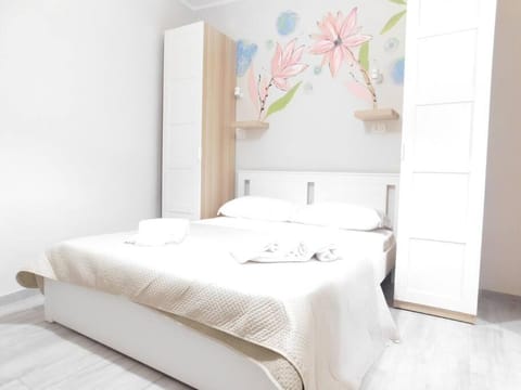 Bed, Photo of the whole room, Bedroom, towels, wardrobe