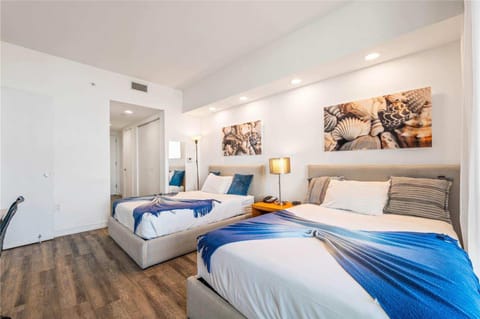 Lovely Studio with Amazing View gym and amenities Inn in Hallandale Beach