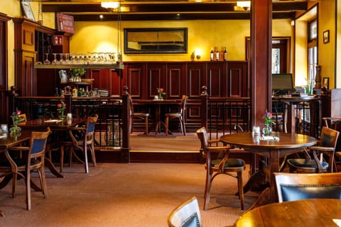 Property building, Restaurant/places to eat, Breakfast