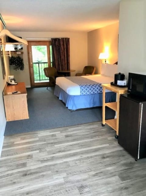 Four Seasons Inn Motel in Maggie Valley