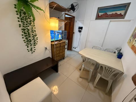 TV and multimedia, Kitchen or kitchenette, Living room, Seating area, Dining area
