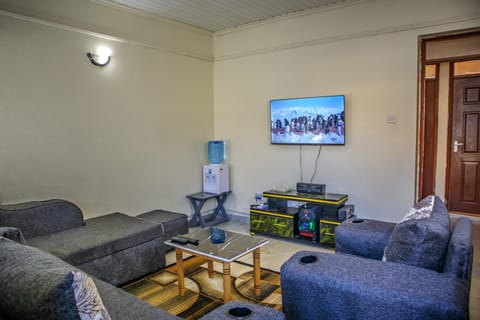 Communal lounge/ TV room, TV and multimedia, Living room, Seating area, Evening entertainment