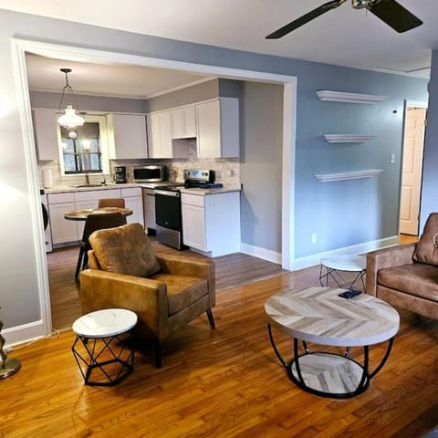 Kitchen or kitchenette, Living room