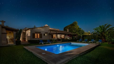 Property building, Night, Summer, Garden, Garden, Garden view, Pool view, Swimming pool, Swimming pool, sunbed