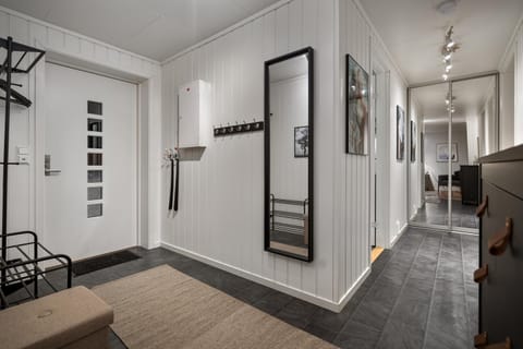 Arctic Haven I House with 3 bedrooms I FREE Parking Apartment in Tromso