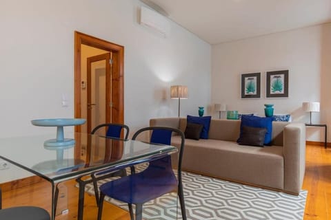 Living room, Seating area, Dining area, air conditioner