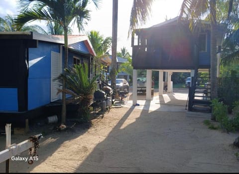 Dove Escapes -3 bdrm Home in Riversdale Villa in Stann Creek District