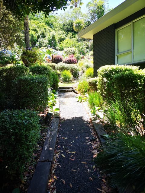 Cozy Studio & King-bed Ensuite Vacation rental in Northland