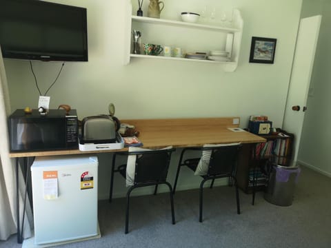 Cozy Studio & King-bed Ensuite Vacation rental in Northland