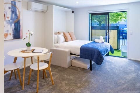 Bed, Living room, Decorative detail, Dining area, Bedroom, air conditioner