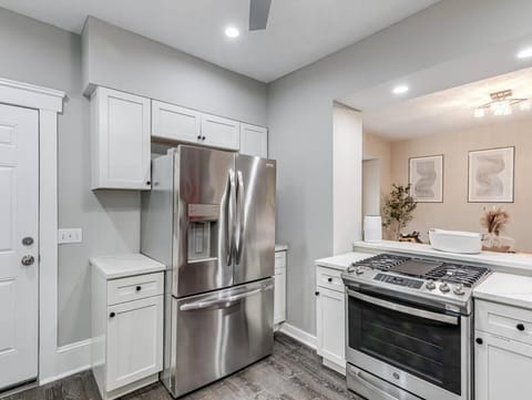 Upscale Home near Downtown Cle, R&R HoF, Beach, Arena House in Cleveland Heights