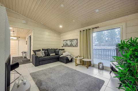 Living room, Photo of the whole room, Seating area