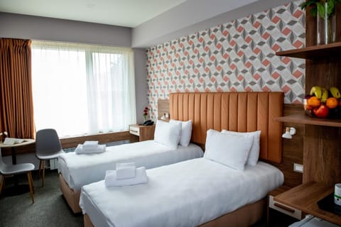 Bed, Photo of the whole room, Seating area, towels