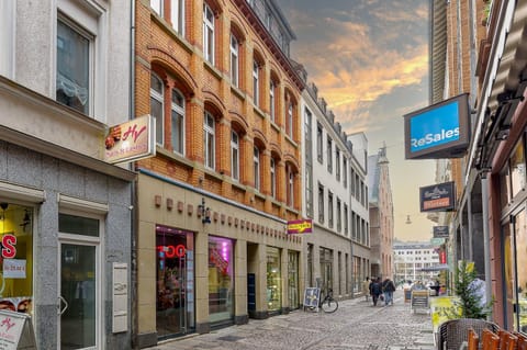 Property building, Day, Neighbourhood, City view, Street view, Location