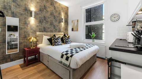 Bed, Kitchen or kitchenette, Bedroom