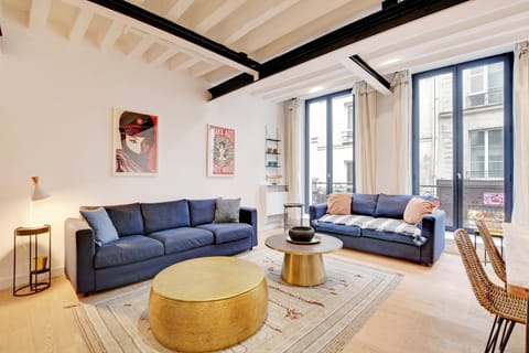 Living room, Seating area