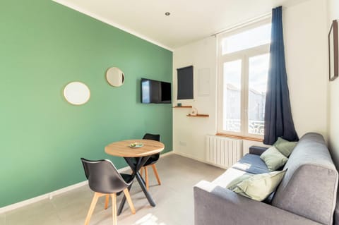 TV and multimedia, Living room, Seating area, Dining area, internet