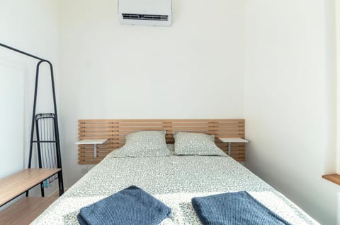 Bed, Photo of the whole room, Bedroom, air conditioner