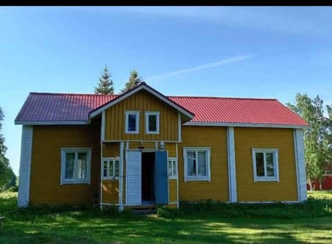 Keltainen talo Villa in Finland