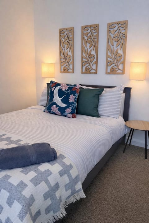 Bed, Photo of the whole room, Decorative detail, Bedroom, towels