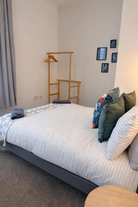 Bed, Bedroom, towels, wardrobe