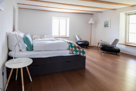 Bed, Seating area, Bedroom