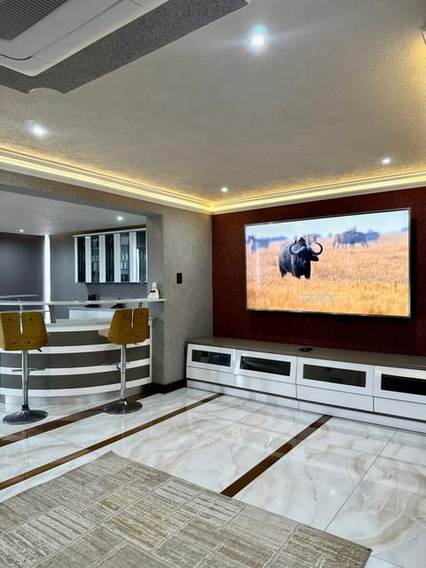 Living room, Evening entertainment