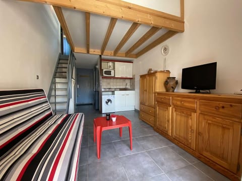 TV and multimedia, Kitchen or kitchenette, Seating area