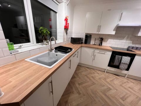 4 Bed Comfy House Apartment in Norwich