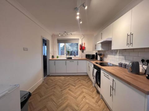4 Bed Comfy House Apartment in Norwich