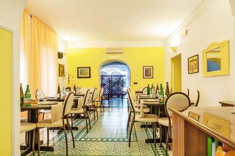 Restaurant/places to eat, Food and drinks, Area and facilities, Meals, Buffet breakfast, Italian breakfast, Lunch, Dinner